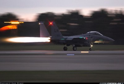 F-15 con luces.jpg