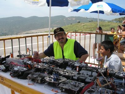 Miguel en control de frecuencias1.JPG