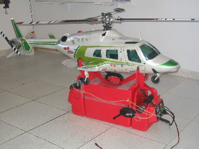 bell 222 con caja de vuelo.JPG