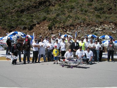 los del club con el presidente de la feada.JPG