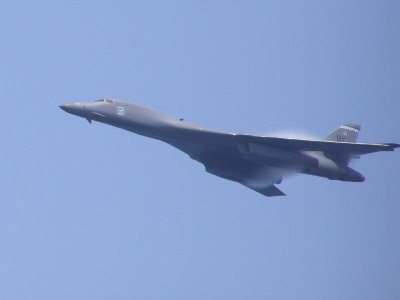 b-1 alas cerradas.JPG