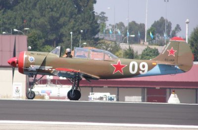 yak 52 en pista.JPG