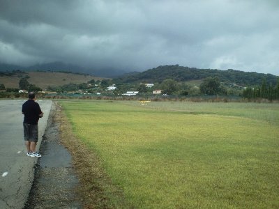 pista de cesped para aterrizar hidros y planeadores.JPG