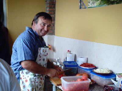 manolo cocinando.JPG