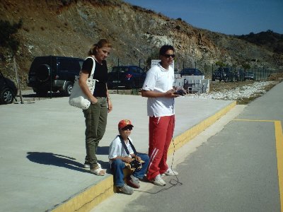 Juanito enseñando a las futuras promesas.JPG