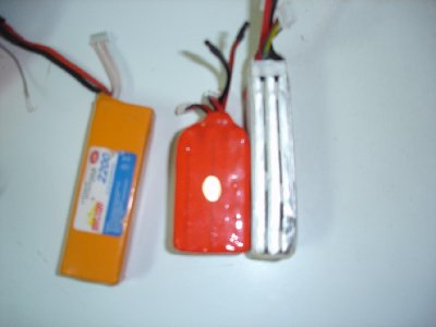 comparacion lipo outrage xp25 6sp 1300mah to metic 2450 3sp.JPG