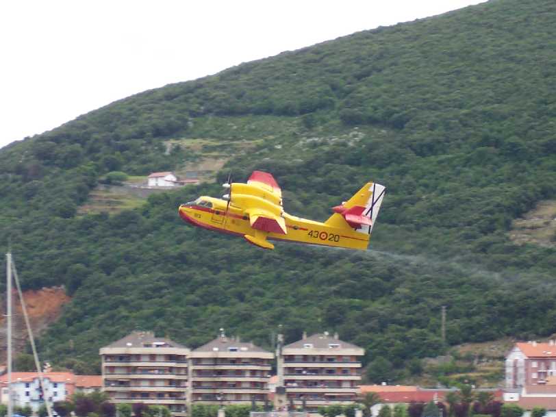 canadair3.jpg