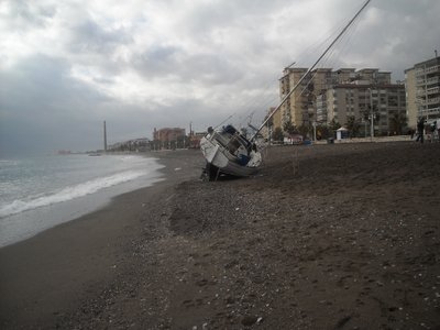 velero en huelin que se salio del mar 003.jpg