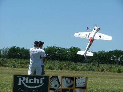 Copia de Enzzo volando un Panther de Aerokevlar (1).JPG