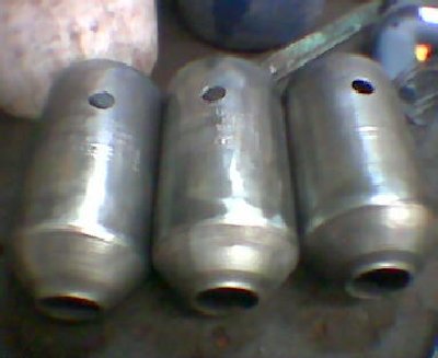 camaras de combustion agujeriadas para bujias.jpg