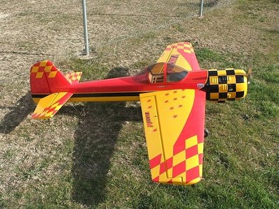 Yak 55M de 2,2 m.. de envergadura.jpg