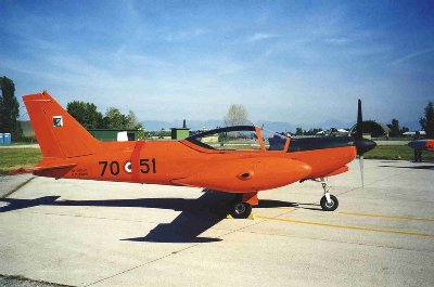 800px-SIAI-Marchetti_SF-260AM_Italian_Air_Force.jpg