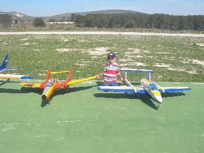 carlos y aviones.JPG