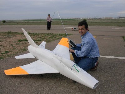 Antonio y su F-100.jpg