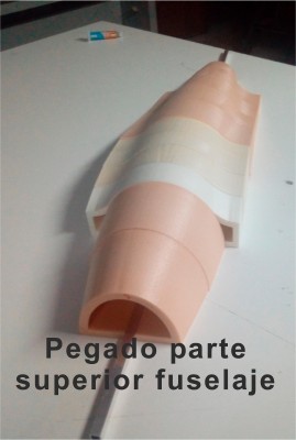 03 Pegado parte superior fuselaje.jpg