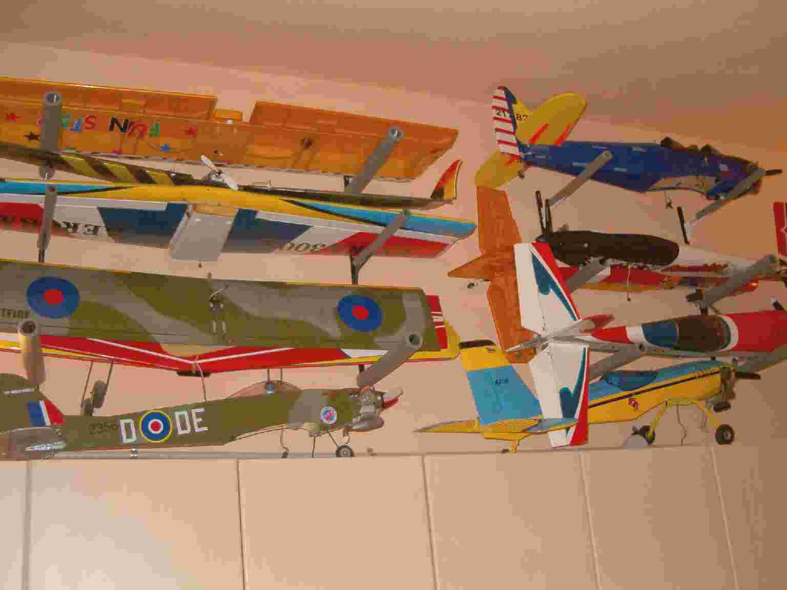 SOPORTES PARED AVIONES reducido.JPG