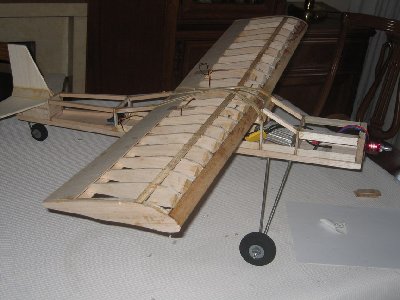 avion montado sin pintar.jpg